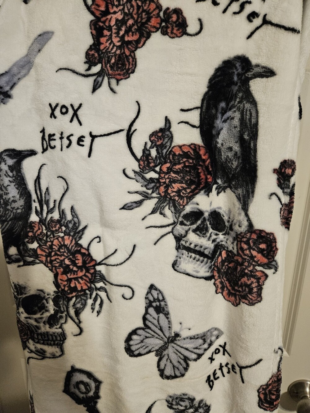 NWOT Betsey Johnson Gothic Skull and Raven Ultra-Plush Throw Blanket